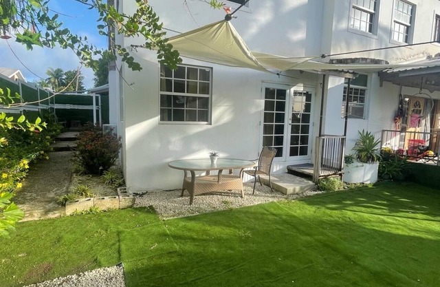 Scarlett studios 1(£) Holiday Apartments .US Embassy Appt 7 mins drive away