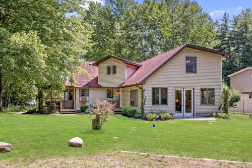 Scenic and Stunning Lakefront Home with Large Yard