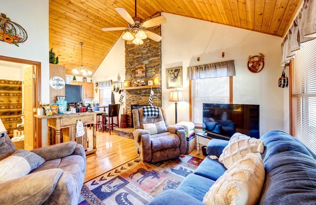 Scenic Marble Cabin w/Fire Pit!