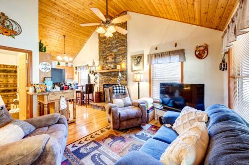 Scenic Marble Cabin with Fire Pit!