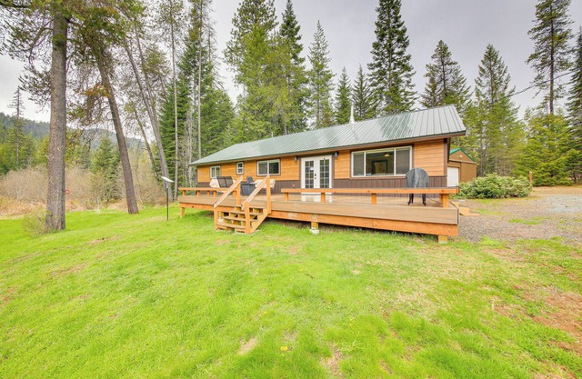 Scenic Priest Lake Vacation Rental: Deck + Views!
