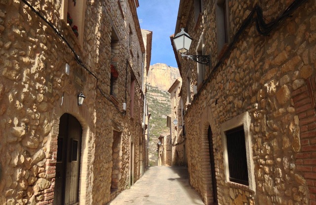 Scenic Wine, Food & Adventure Retreat in Priorat