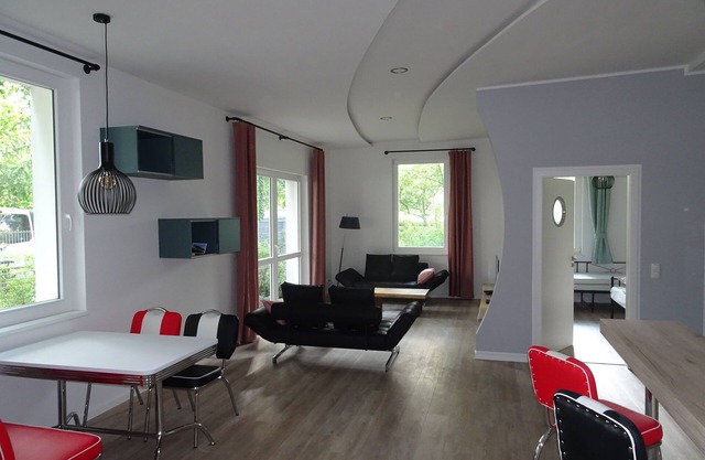 Schöne, Neue Ferienwohnung, Familienfreundlich in Zentrums- und Schlossparknähe