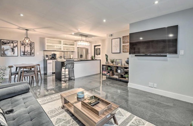 Scottsdale Condo with Patio, Walk to Fashion Square!