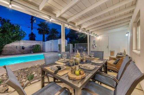 Scottsdale Dream Home With Free Heated Pool!