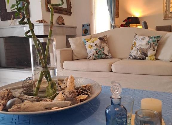 Sea & City - 10 min drive to the beach & Athens Airport