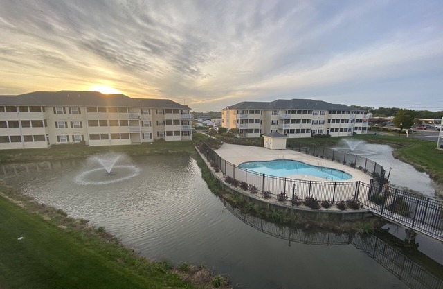 Sea-duced by the Sea! 2 bed 2 bath condo minutes from everything!