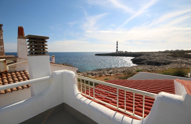 Sea Front Bungalow with 2 Bedrooms and 2 Bathrooms. Free Wifi.
