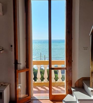 Sea-front loft in Liberty villa