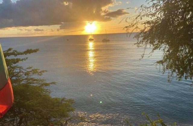 Sea Glass Place—Star Fruit Apartment