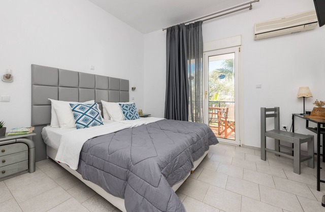 Sea side Studio - 3 min. from the beach!