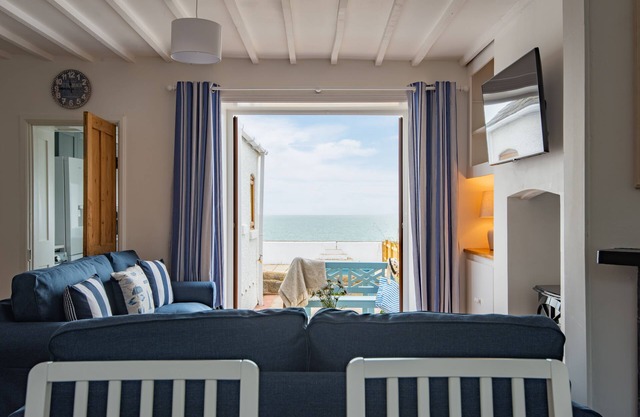 Sea Spray Cottage by Bloom Stays - a holiday let that sleeps 4 guests in 2 bedrooms