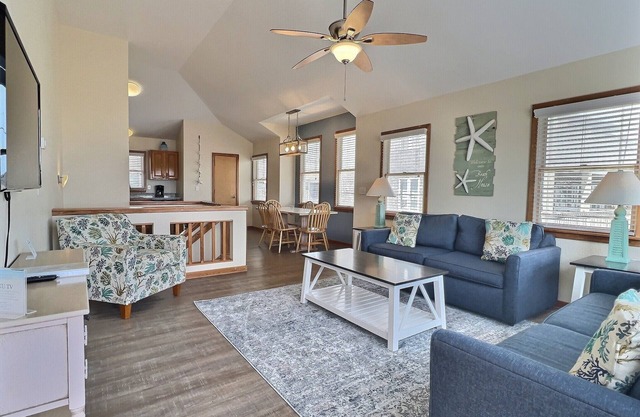 Sea Star- Ocean Views- Steps to Beach- Community Pool