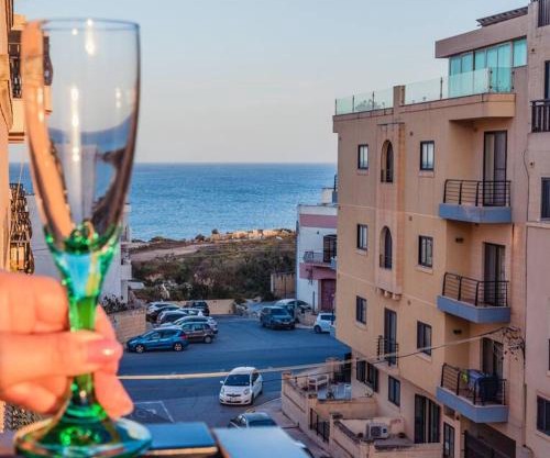 Sea-View 1 Bedroom Apt -Sleeps 4