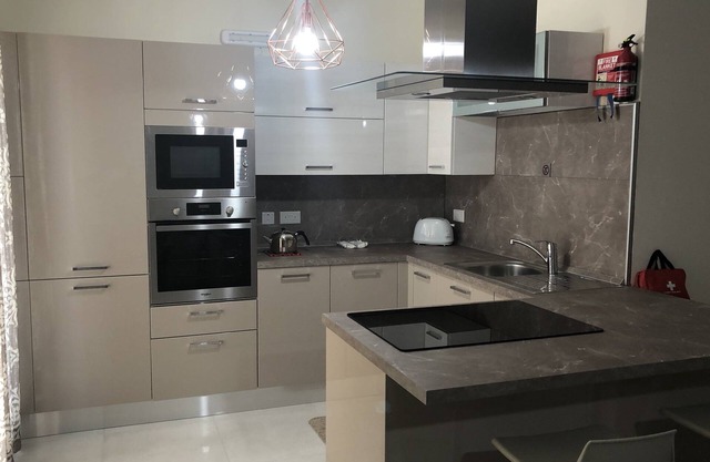 Sea View 2 Bed Apartment Close To Beach Hpi7738