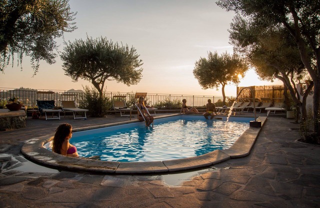 Sea view 4 beds with hot pool, whirlpool, turkish bath and parking