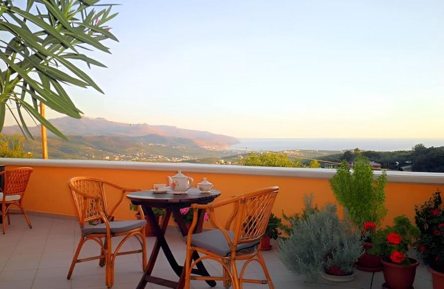 Sea view and nature(traditional stone house)