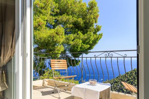 Sea View Apartment with Private Secure Parking 1