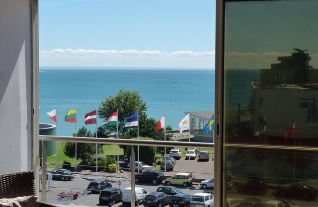 Sea-view apartment close to the beach, harbors and shops.