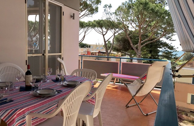 SEA VIEW, Center, large veranda, 3 rooms, 2 bath, 250mt from beach