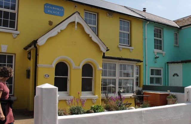 Sea View Cottage, The Little Yellow Cottage By the Sea