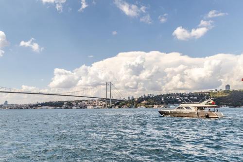 Sea View Flat w Balcony Near Beylerbeyi Palace