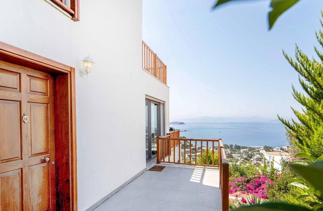 Sea View Flat with Terrace 3 min to Beach