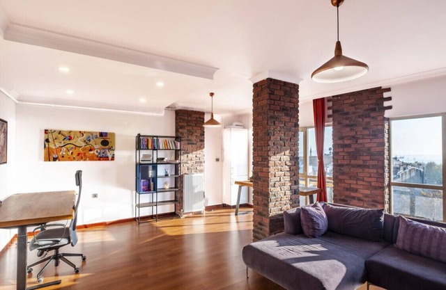 Sea View Sleek Flat near Transportation in Maltepe