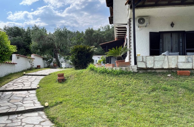 Sea view traditional cottage