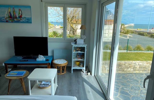 Sea view villa, sleeps 4.