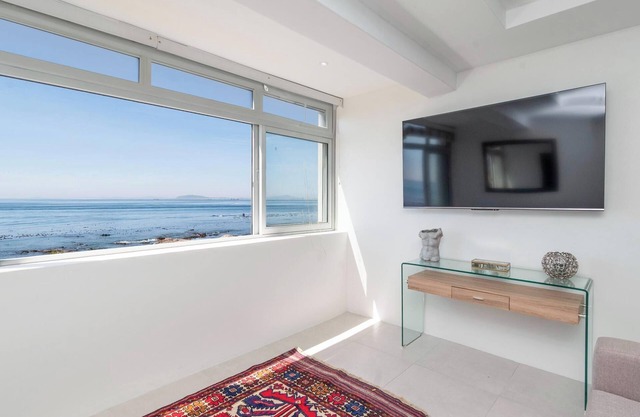 Sea Views by the Promenade at Oceanmist Studio