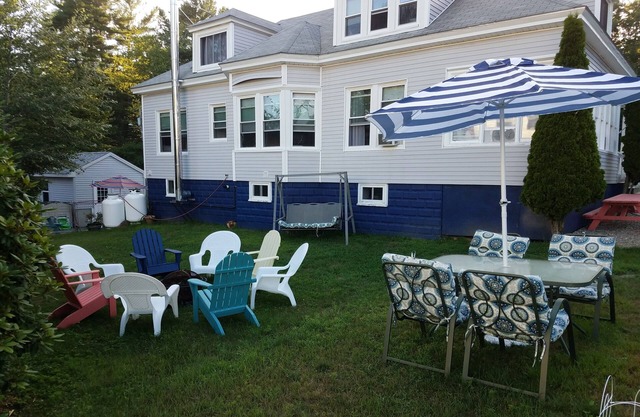 Seabreeze 2nd Flr Apartment, 7-10 min walk to 7 ml beach, sleeps 4 pet friendly