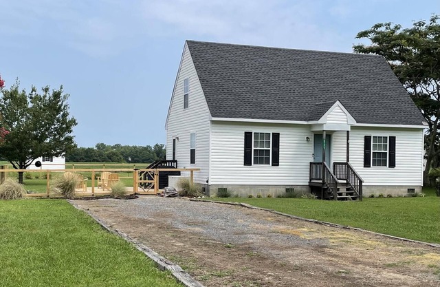 Seabreeze Cottage . your home base for exploring Virginia's Eastern Shore!