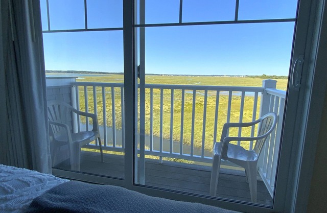 Seabrook Studio I - Walk to the beach!