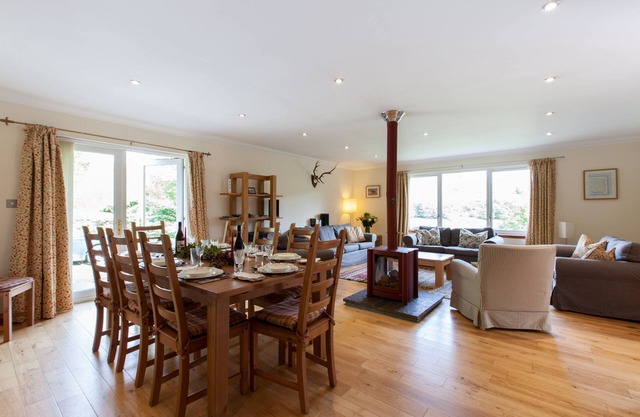 Seacroft - a seacroft that sleeps 8 guests in 4 bedrooms