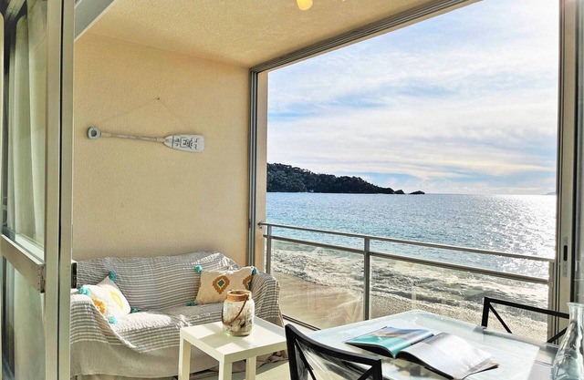 Seafront Apartment 2 rooms - Sleeps 5 - Le Lavandou