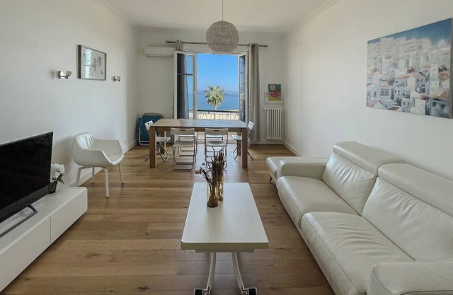 Seafront Apartment for 6, Promenade des Anglais