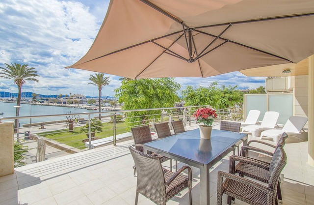 Seafront Apt Acuario by JS Villas