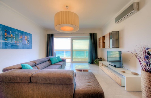 SEAFRONT LUXURY APT WITH POOL