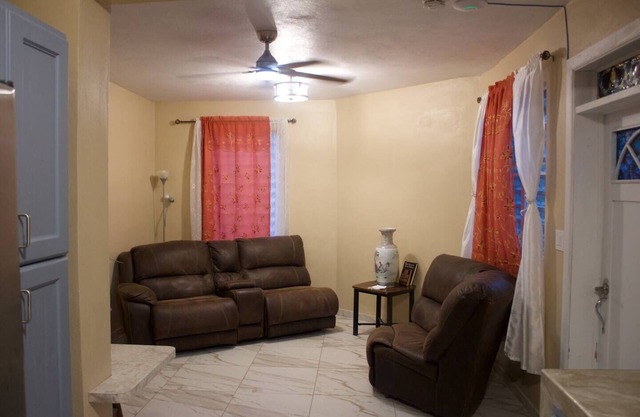 Seagrape – New, Sea View, Spacious Apartment - Ideal Location