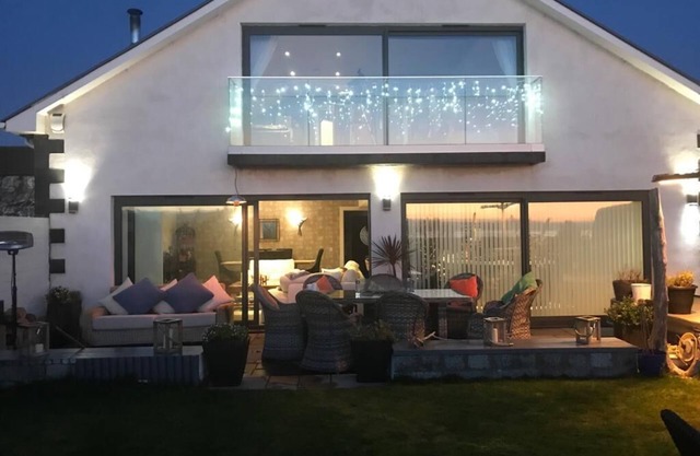 Seamill Beachfront Villa with spacious garden and well appointed terraces