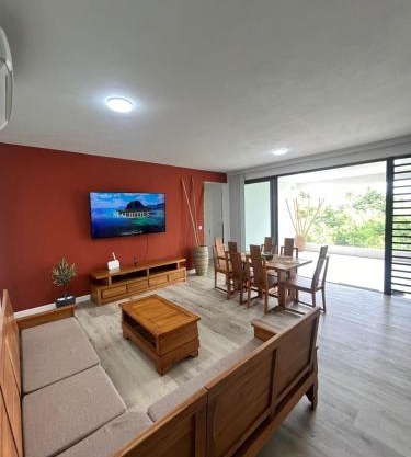 Seascape Modern Accomodation Near CLUB MED ALBION
