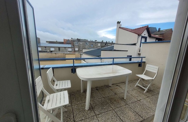 Seaside Apartment for 6 with Terrace in Central Merlimont