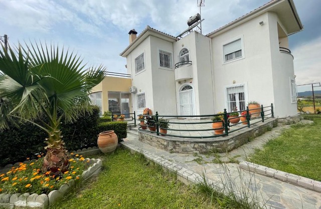 Seaside apartment with private garden