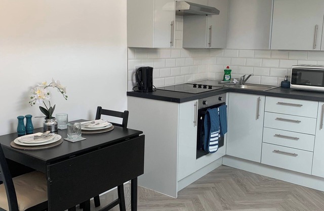 Seaside Chic Loft Apartment in Leigh-on-Sea