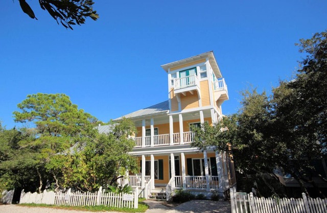 Seaside "Coquina" |2 BR | Sleeps 6 | Steps from 2 pools | Bikes
