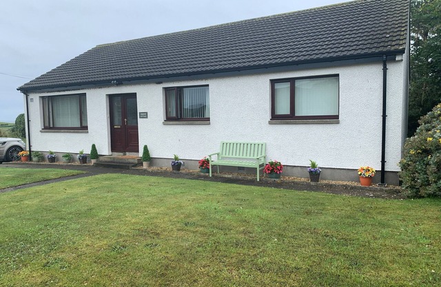 Seaside Cottage In The Heart Of Southend Village