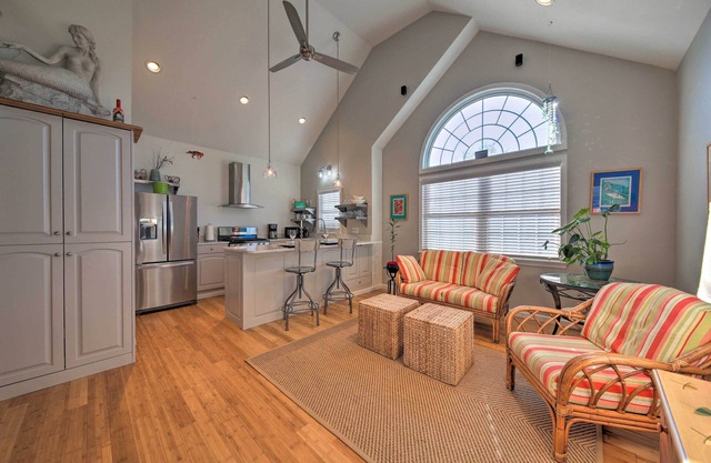 Seaside Cottage w/Private Pier - 3 Miles to Beach