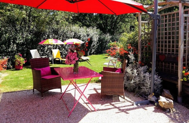 Seaside Eco Cottage: 18th-Century Stone House near Pornic, 15min to Beach, Accessible, Private Garden