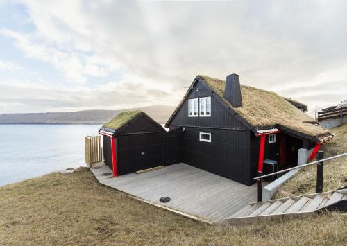 Seaside Escape - 2 Bedroom Home with Stunning Views